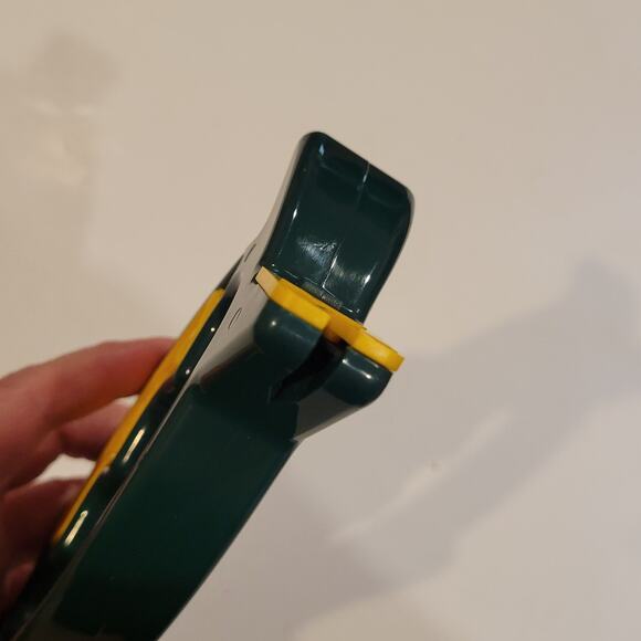 SOL INGE Multi-Blade Knife & Tool Sharpener Green & Yellow - Picture 6 of 10